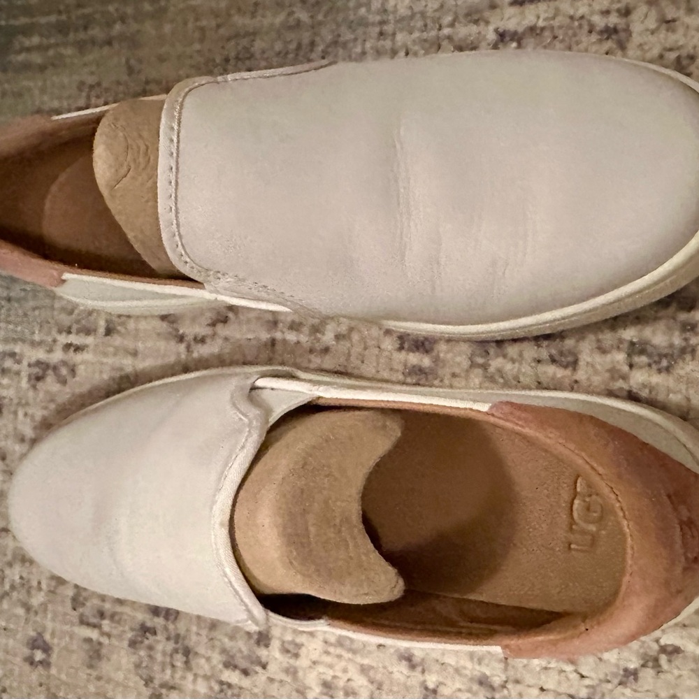 UGG Women's Slip-On Cas White Leather Sneakers size 9 great condition - Picture 9 of 11